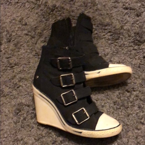 Vera Wang buckled wedge boots - Picture 2 of 2